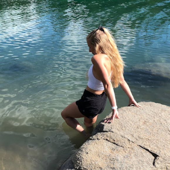 Meet your Posher, Adara - Picture 1 of 1